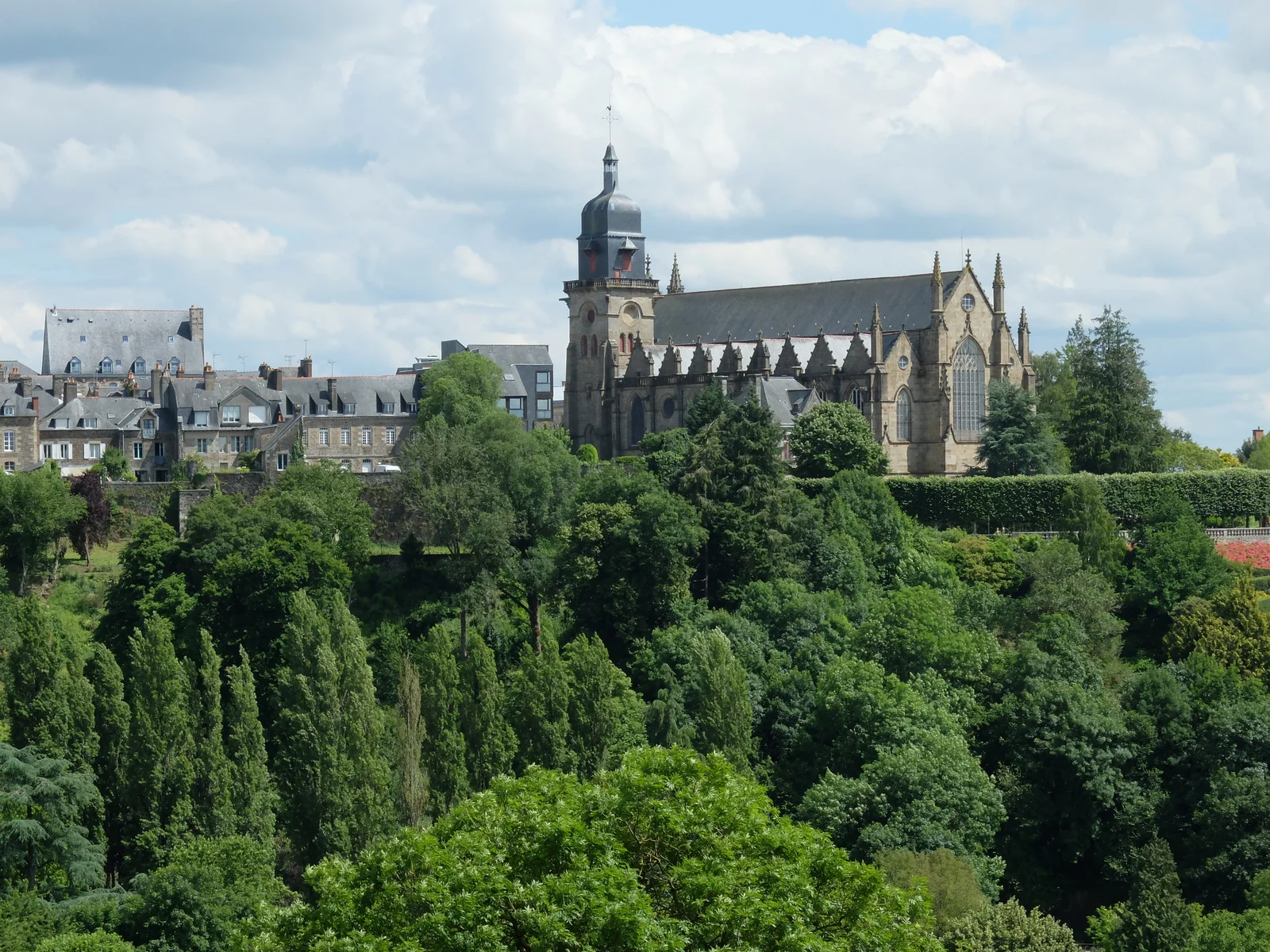 Церковь Сен-Сюльпис-де-Фужер