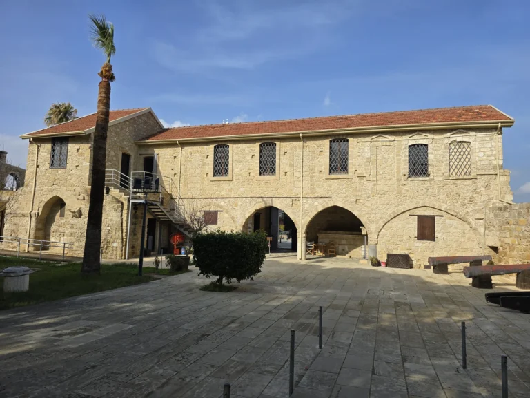 Средневековый замок Ларнаки